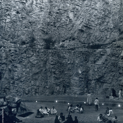 Juillet 1985, la pièce originale est jouée au 39e Festival d'Avignon.
La Carrière Boulbon.
