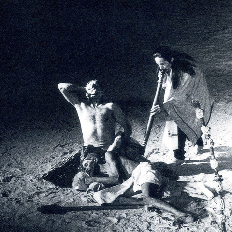 Juillet 1985, la pièce originale est jouée au 39e Festival d'Avignon.
Toshi Tsuchitori, Sotigui Kouyate.