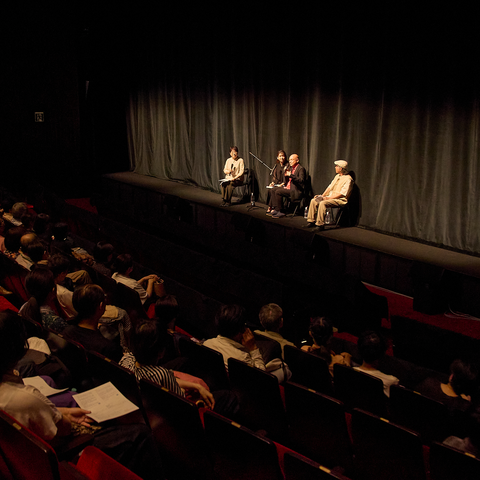 Événement spécial pré-projection, avec Simon Brook, Toshiyuki Tsuchitori, animé par Hiroko Yamaguchi (The Asahi Shimbun). Interprétation : Ayaka Oki.
