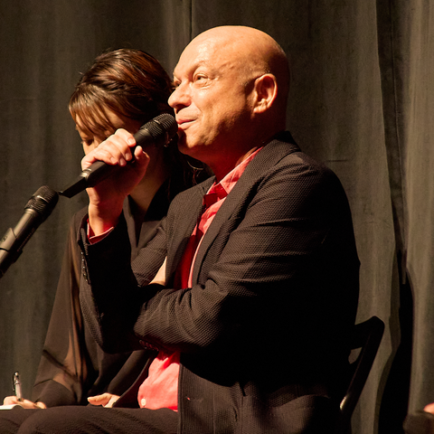 Événement spécial pré-projection, avec Simon Brook.