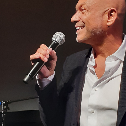 Simon Brook prend quelques instants pour rappeler les liens indéfectibles qui unissent Peter Brook, Le Mahabharata, Harvey Lichtenstein et la BAM...