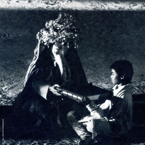 Juillet 1985, la pièce originale est jouée au 39e Festival d'Avignon.
Maurice Bénichou as Ganesha.