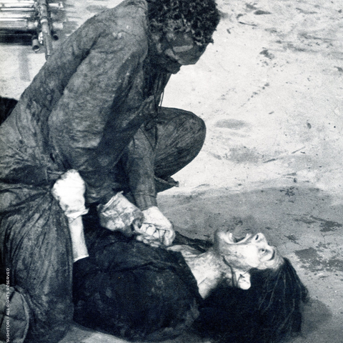 Juillet 1985, la pièce originale est jouée au 39e Festival d'Avignon.
Mamadou Dioume et Georges Corraface. 