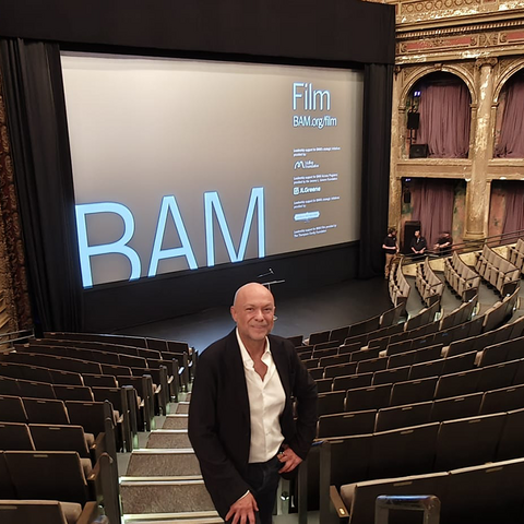 Simon Brook, quelques minutes avant l'ouverture des portes.